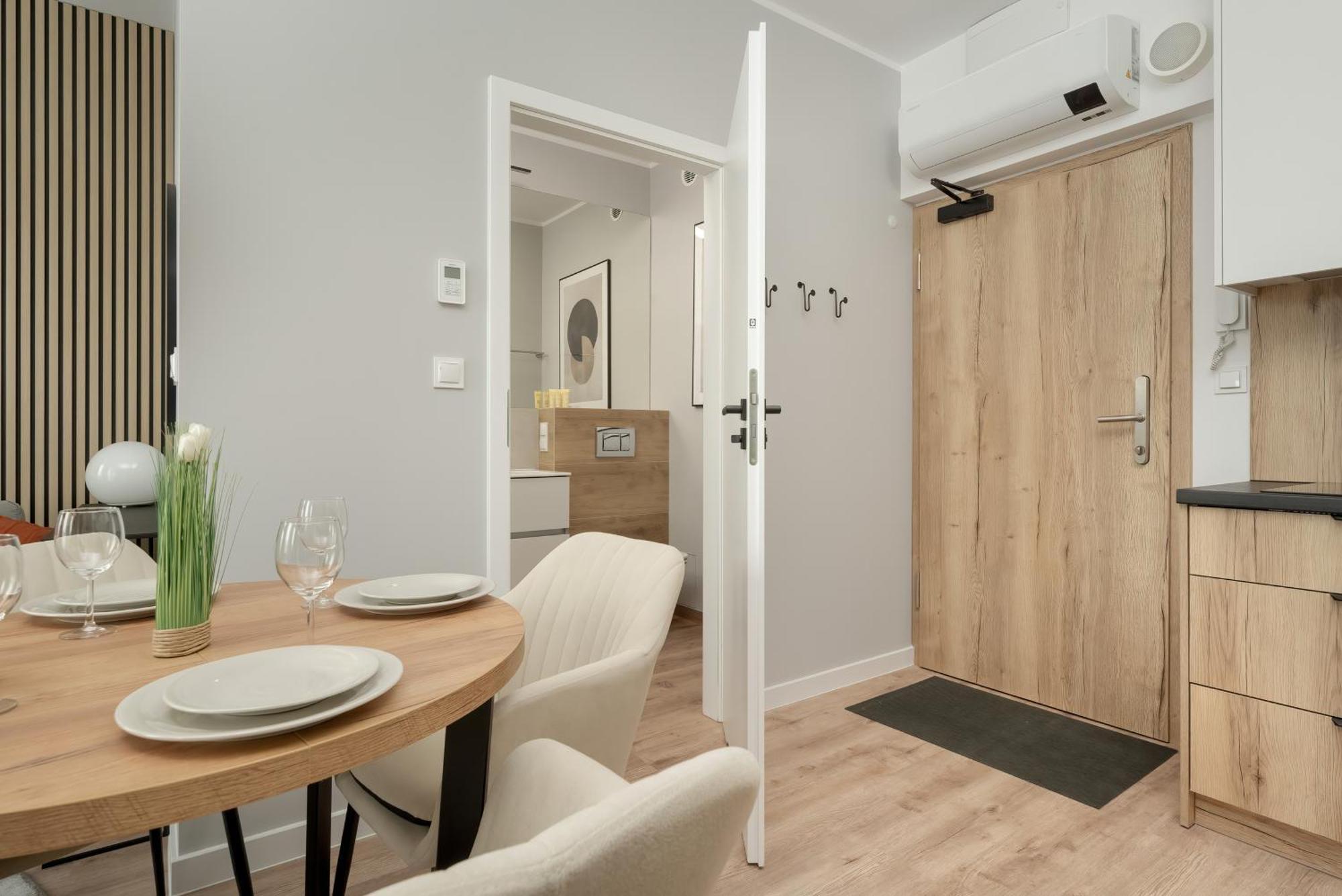 Apartamenty Zwycieska Z Klimatyzacja, Free Garage Wroclaw By Noclegi Renters מראה חיצוני תמונה
